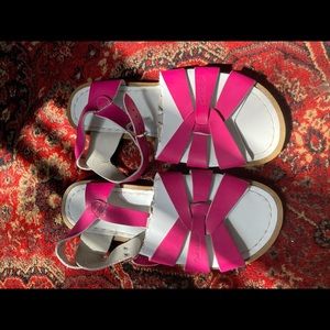 Saltwater Sandals Size 5 (women 7)